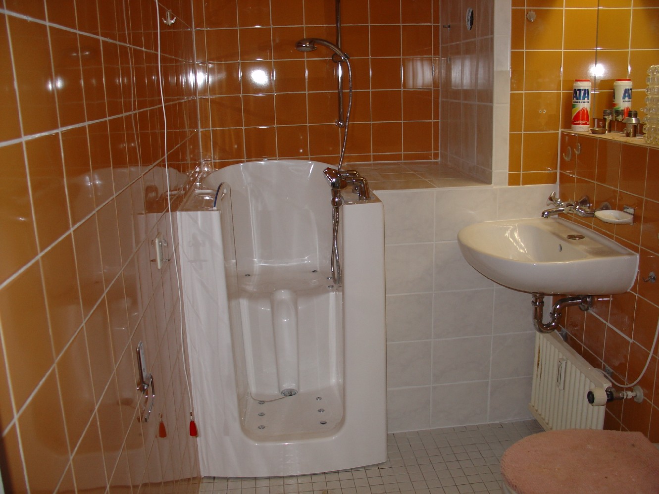 Sitzbadewanne mit Fronteinstieg: Acacia 207 von Aventas Care