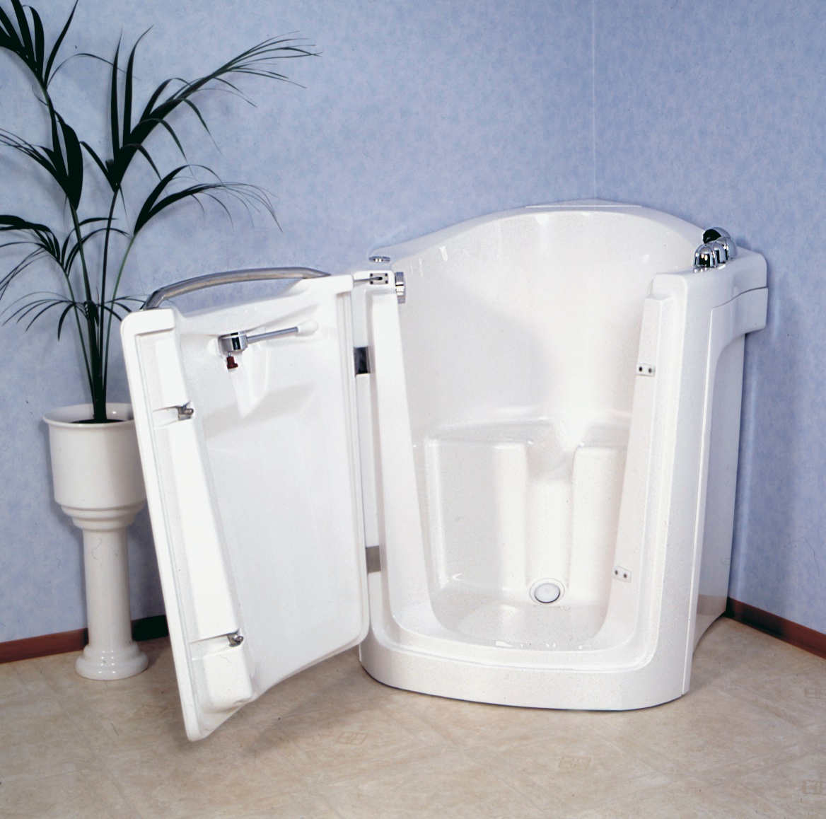 Sitzbadewanne mit Tür » Aventas SW1 - Aventas GmbH