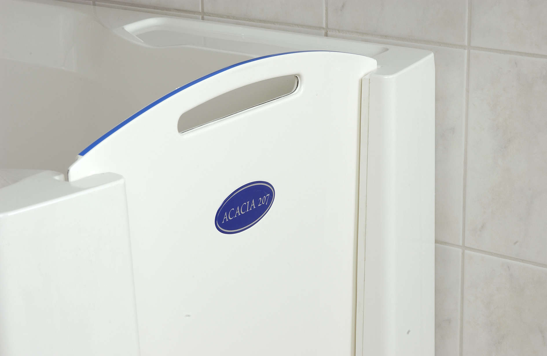 Sitzbadewanne mit Fronteinstieg: Acacia 207 von Aventas Care